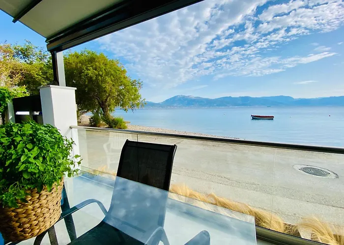 Beachfront Retreat At Agios Vasileios * Patras