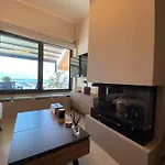 別荘 Beachfront Retreat At Agios Vasileios
