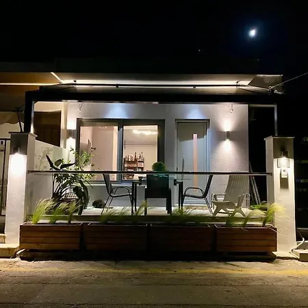 Beachfront Retreat At Agios Vasileios 別荘