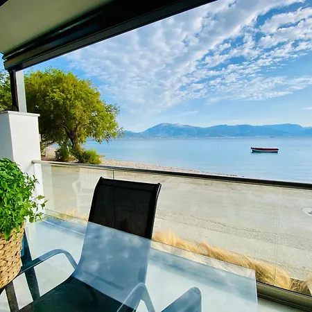 Beachfront Retreat At Agios Vasileios * パトラ