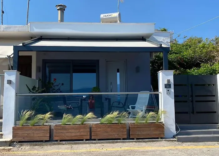 Dom wakacyjny Beachfront Retreat At Agios Vasileios